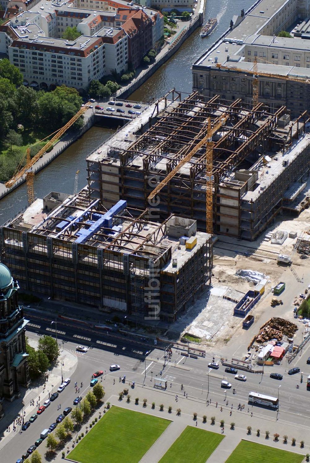 Luftaufnahme Berlin - Abriss des Palastes der Republik in Berlin