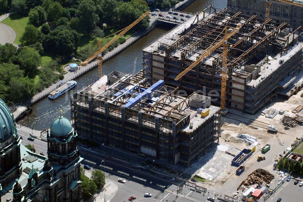 Berlin von oben - Abriss des Palastes der Republik in Berlin