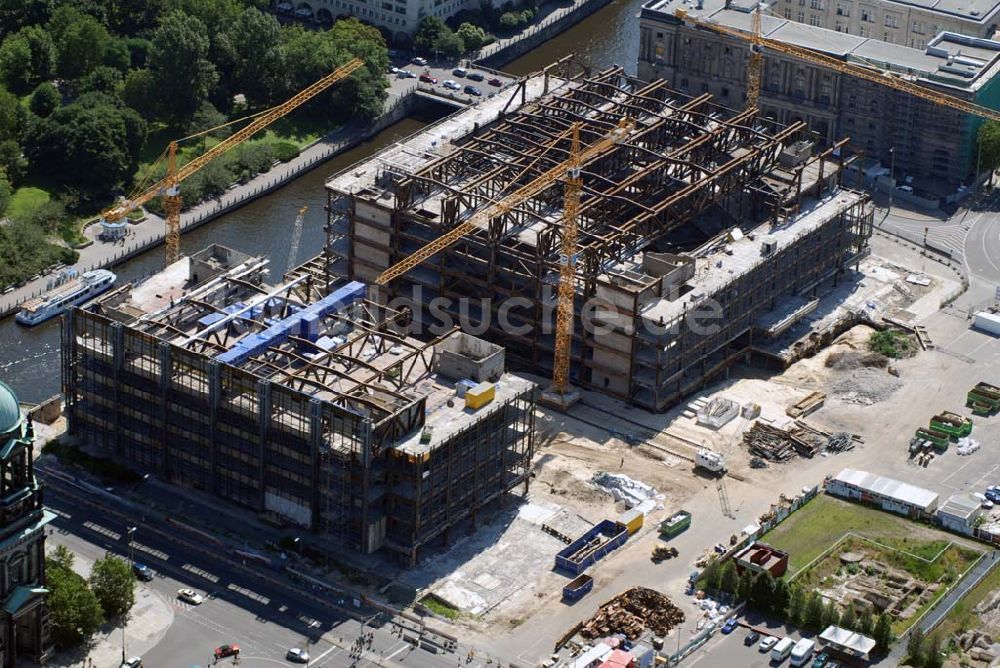 Luftbild Berlin - Abriss des Palastes der Republik in Berlin