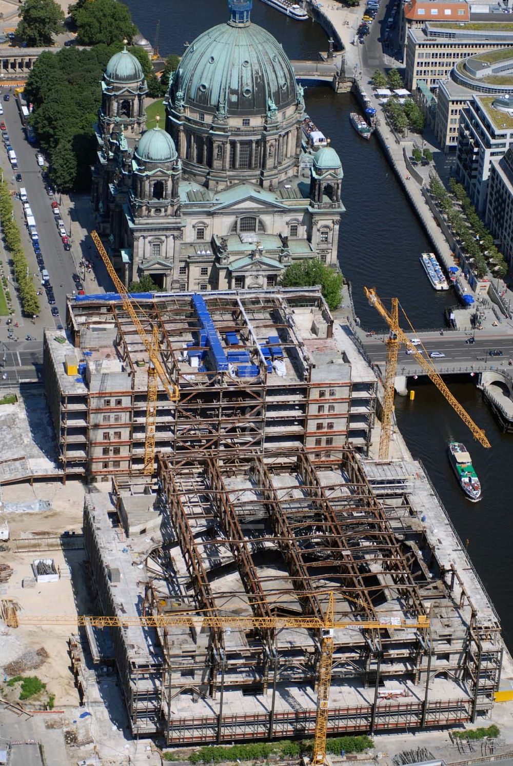 Luftaufnahme Berlin - Abriss des Palastes der Republik in Berlin