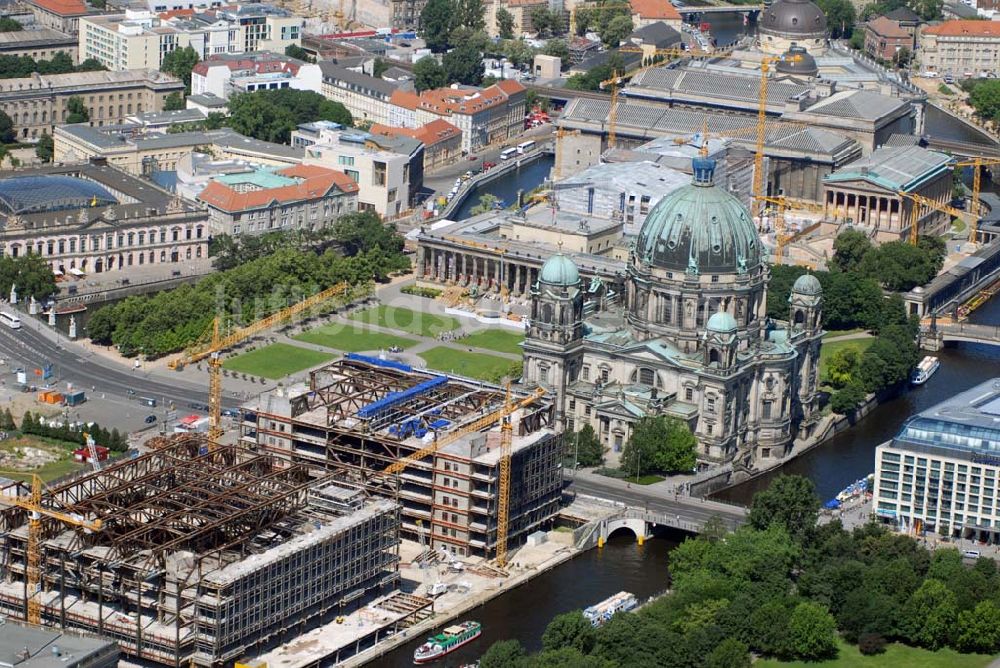 Luftaufnahme Berlin - Abriss des Palastes der Republik in Berlin