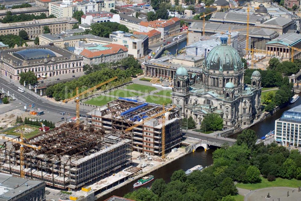 Berlin von oben - Abriss des Palastes der Republik in Berlin