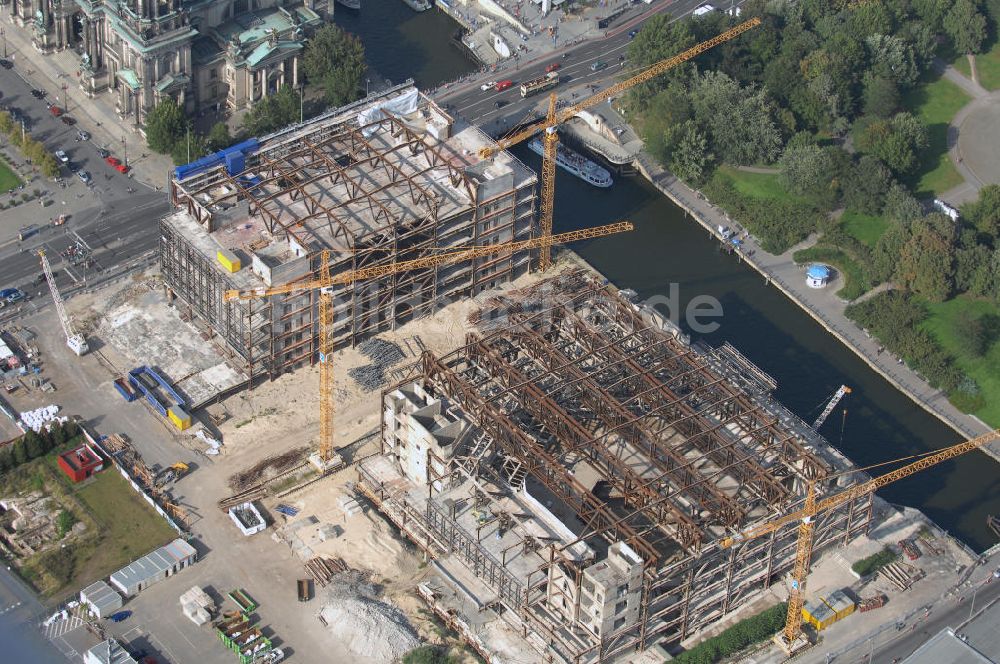 Luftaufnahme Berlin - Abriss des Palastes der Republik in Berlin-Mitte