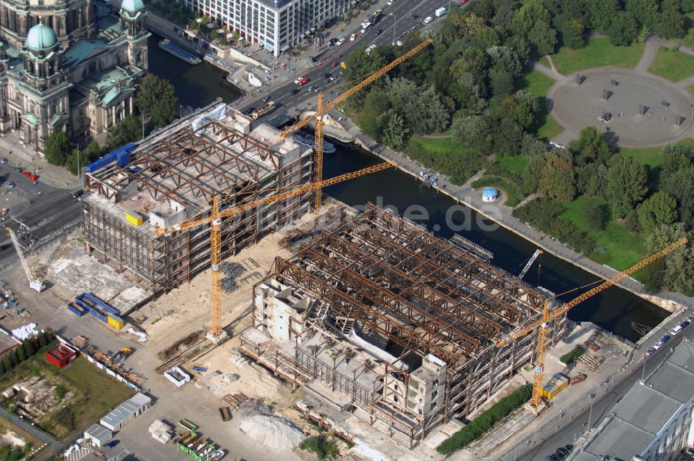 Berlin aus der Vogelperspektive: Abriss des Palastes der Republik in Berlin-Mitte