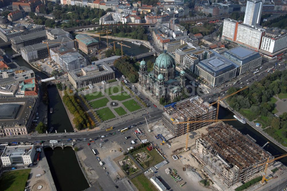 Luftaufnahme Berlin - Abriss des Palastes der Republik in Berlin-Mitte