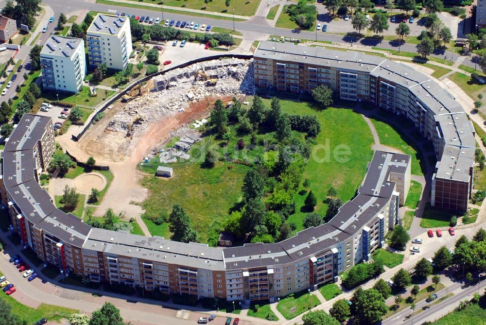 Magdeburg von oben - Abriss eines Plattenbaukomplexes am Olvenstedter Grund in Magdeburg-Olvenstedt