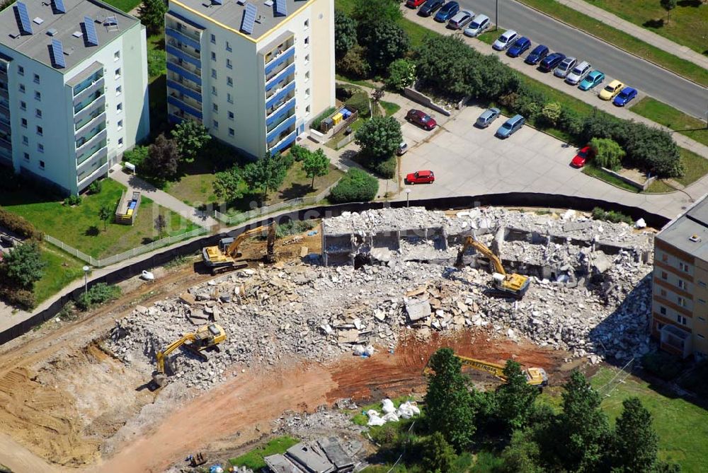 Luftaufnahme Magdeburg - Abriss eines Plattenbaukomplexes am Olvenstedter Grund in Magdeburg-Olvenstedt