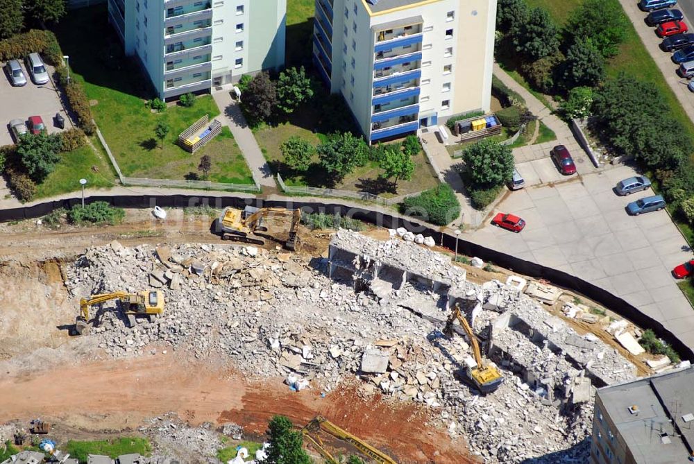 Magdeburg aus der Vogelperspektive: Abriss eines Plattenbaukomplexes am Olvenstedter Grund in Magdeburg-Olvenstedt