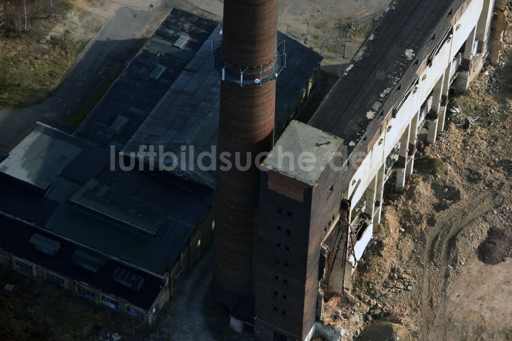 Luftbild Holzweißig - Abriß der Ruine der ehemaligen Rohrwerke Holzweißig im Bundesland Sachsen-Anhalt