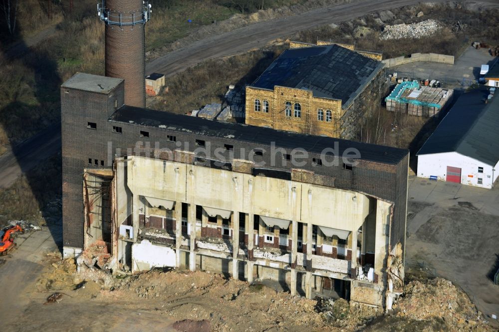 Holzweißig aus der Vogelperspektive: Abriß der Ruine der ehemaligen Rohrwerke Holzweißig im Bundesland Sachsen-Anhalt