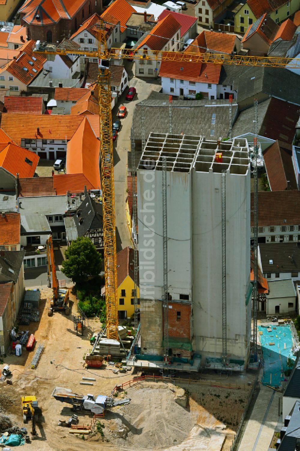 Osthofen von oben - Abriß des Silo und Getreide- Speicher Schill- Turm in Osthofen im Bundesland Rheinland-Pfalz, Deutschland