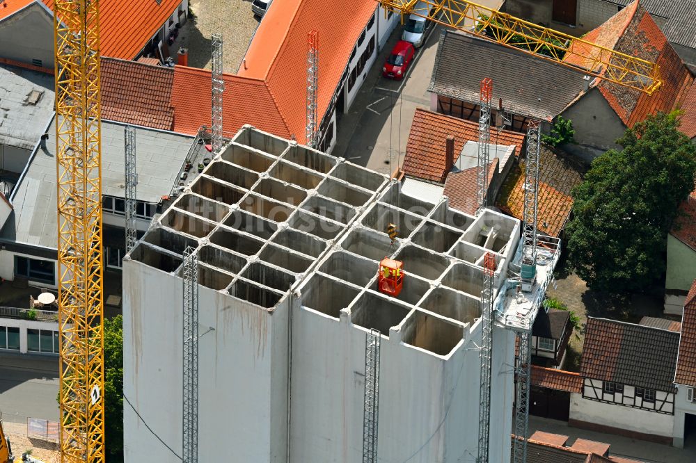 Osthofen aus der Vogelperspektive: Abriß des Silo und Getreide- Speicher Schill- Turm in Osthofen im Bundesland Rheinland-Pfalz, Deutschland