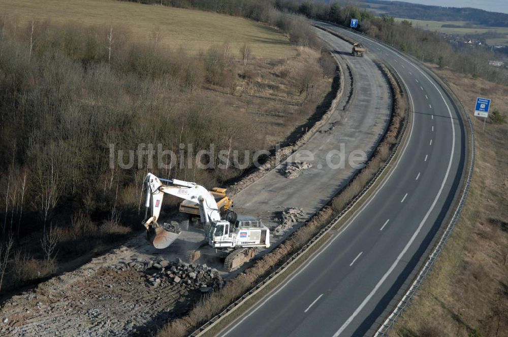 Schönau aus der Vogelperspektive: Abrißarbeiten am alten Streckenverlauf der A4 - demolition work on the old, disused itinerary of the A4 motorway course