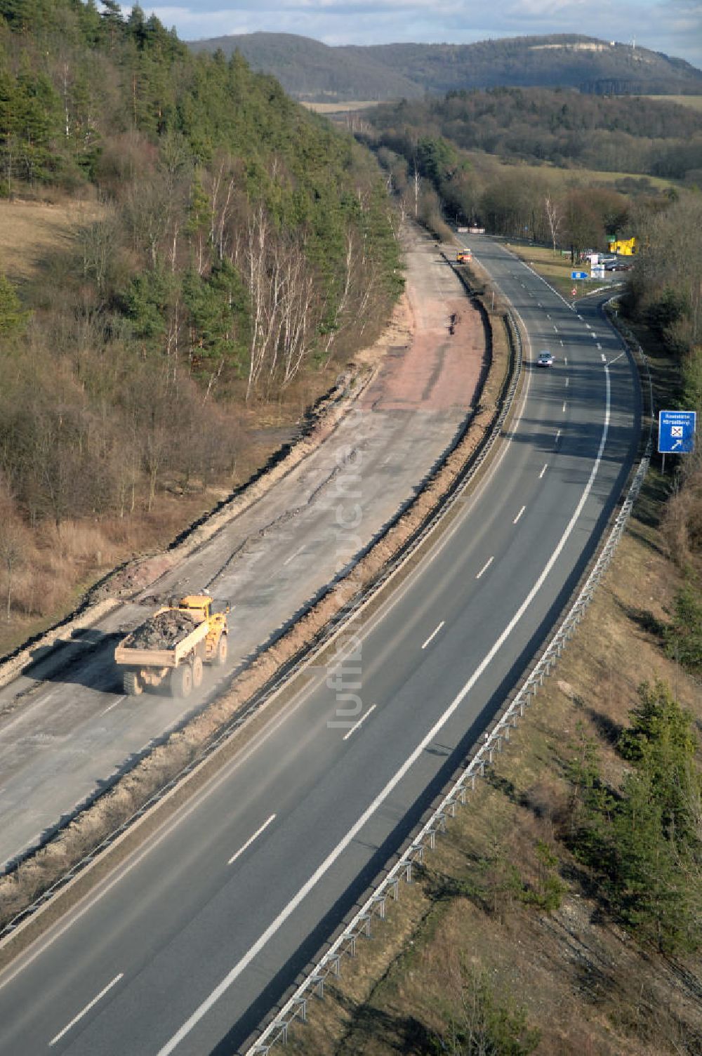 Schönau von oben - Abrißarbeiten am alten Streckenverlauf der A4 - demolition work on the old, disused itinerary of the A4 motorway course