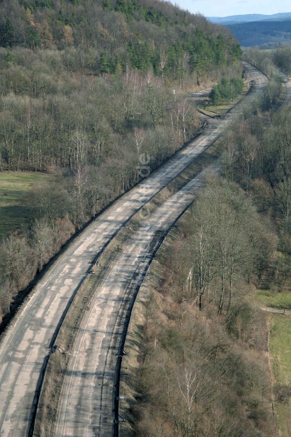 Schönau von oben - Abrißarbeiten am alten Streckenverlauf der A4 - demolition work on the old, disused itinerary of the A4 motorway course