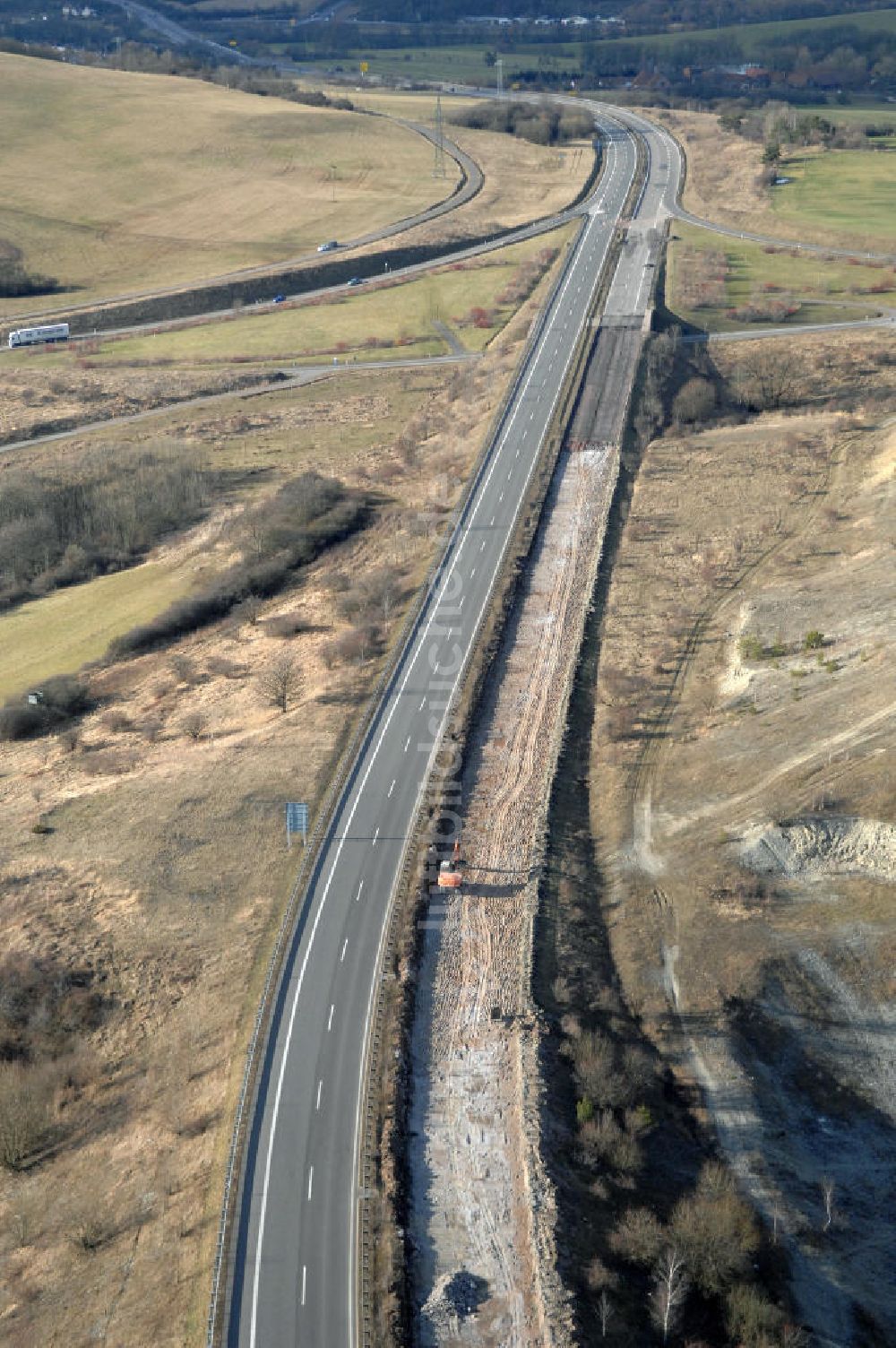 Luftbild Wutha-Farnroda - Abrißarbeiten am alten Streckenverlauf der A4 - demolition work on the old, disused itinerary of the A4 motorway course