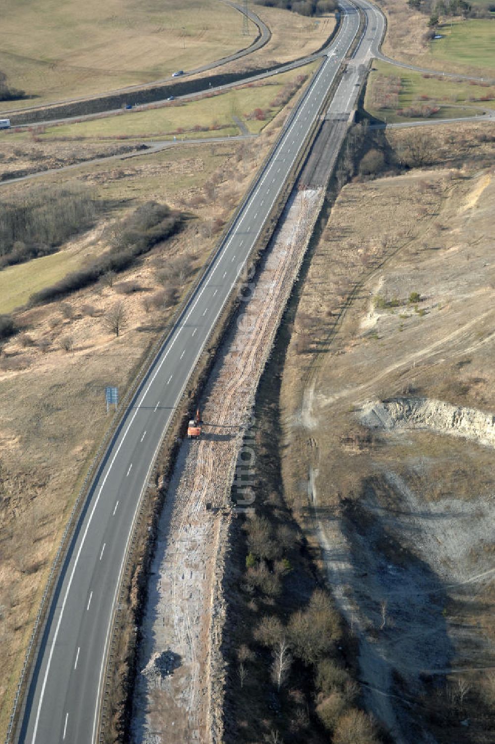 Luftaufnahme Wutha-Farnroda - Abrißarbeiten am alten Streckenverlauf der A4 - demolition work on the old, disused itinerary of the A4 motorway course