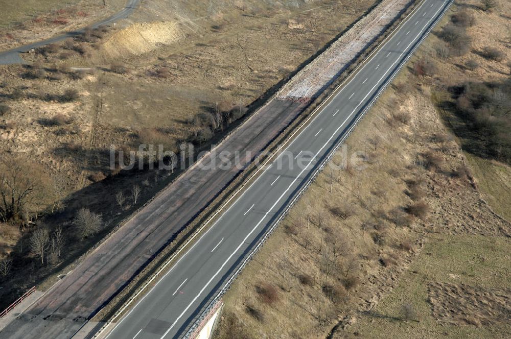 Luftbild Wutha-Farnroda - Abrißarbeiten am alten Streckenverlauf der A4 - demolition work on the old, disused itinerary of the A4 motorway course