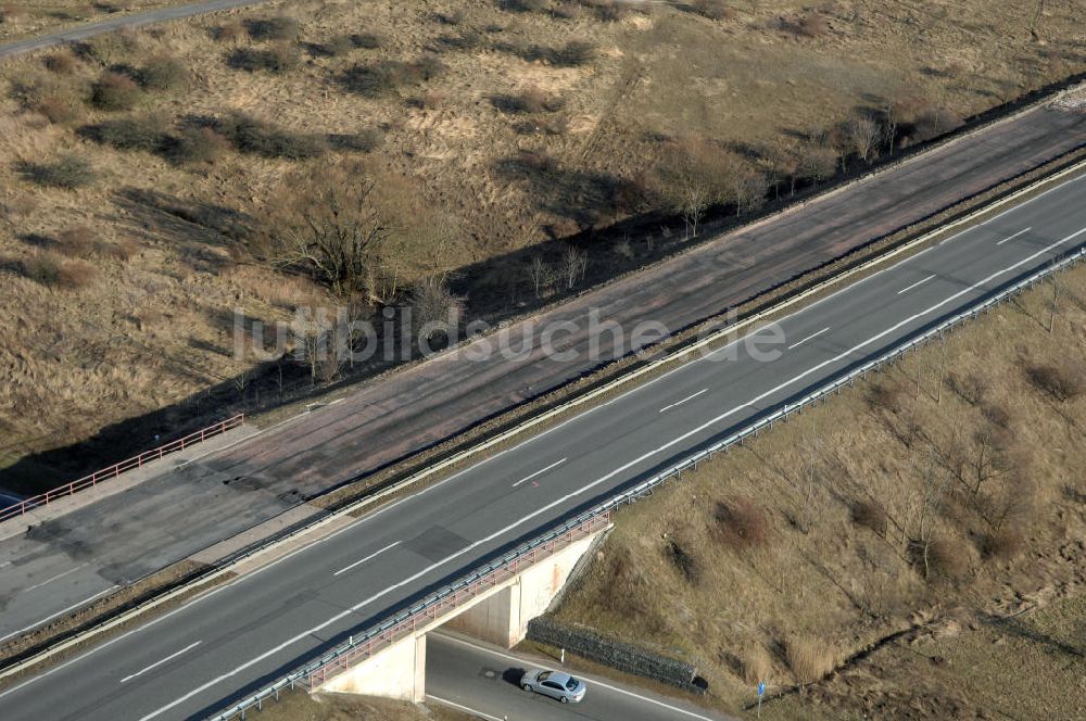 Luftaufnahme Wutha-Farnroda - Abrißarbeiten am alten Streckenverlauf der A4 - demolition work on the old, disused itinerary of the A4 motorway course