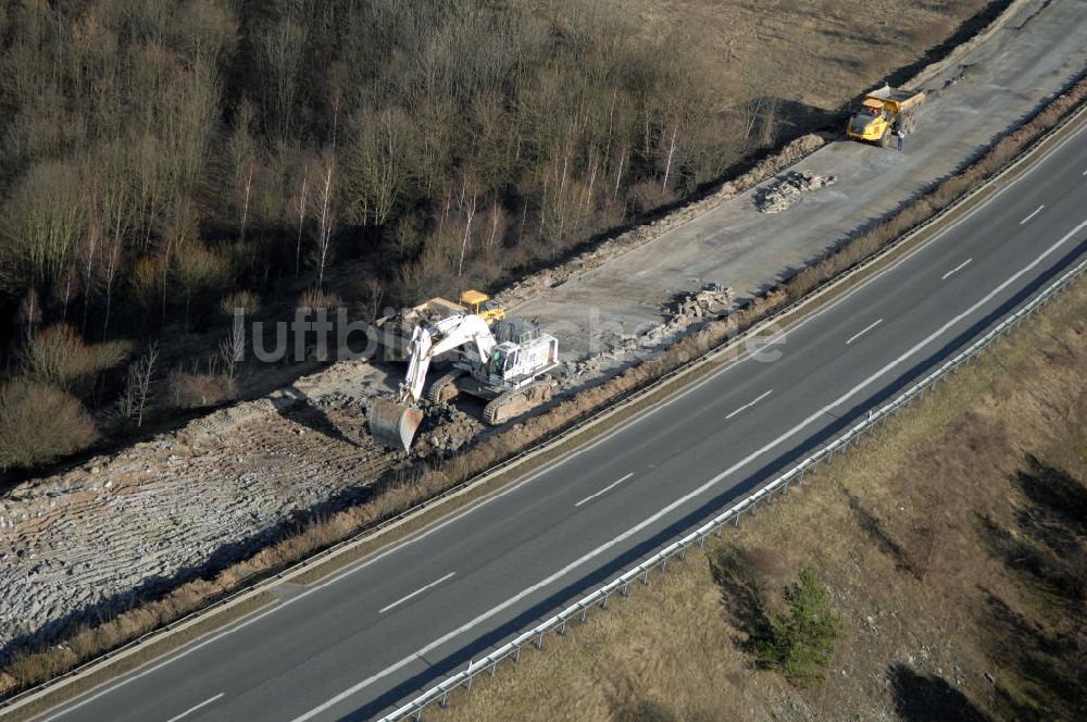 Luftbild Wutha-Farnroda - Abrißarbeiten am alten Streckenverlauf der A4 - demolition work on the old, disused itinerary of the A4 motorway course