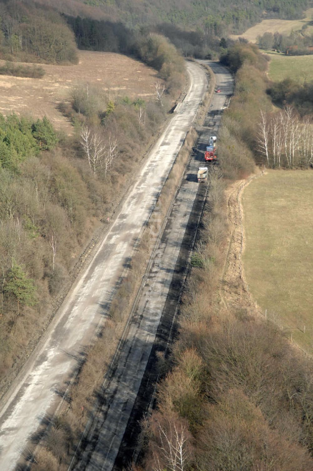 Luftaufnahme Wutha-Farnroda - Abrißarbeiten am alten Streckenverlauf der A4 - demolition work on the old, disused itinerary of the A4 motorway course