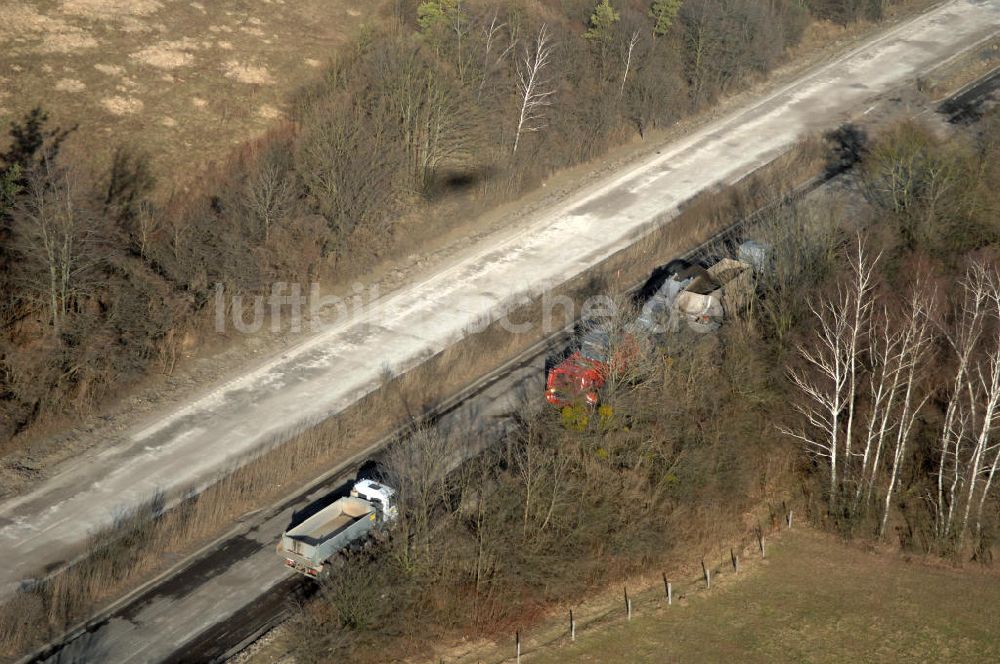 Wutha-Farnroda aus der Vogelperspektive: Abrißarbeiten am alten Streckenverlauf der A4 - demolition work on the old, disused itinerary of the A4 motorway course