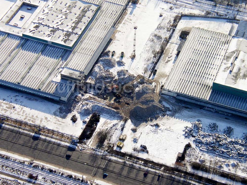 Luftaufnahme Berlin-Marzahn - 22.01.2004 Abrissarbeiten ehem. Großhandelslager Landsberger Alle, Berlin-Marzahn zukünftig Ikea