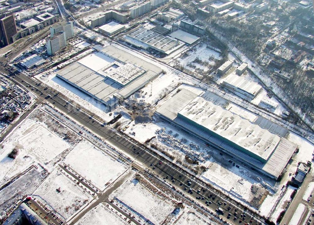 Berlin-Marzahn von oben - 22.01.2004 Abrissarbeiten ehem. Großhandelslager Landsberger Alle, Berlin-Marzahn zukünftig Ikea