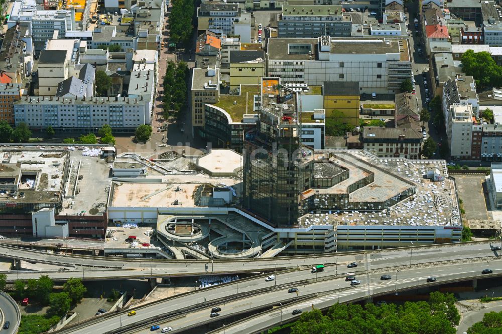 Luftaufnahme Ludwigshafen am Rhein - Abrissarbeiten am Gebäudekomplex des ehemaligen Einkaufszentrum RATHAUS CENTER in Ludwigshafen am Rhein im Bundesland Rheinland-Pfalz, Deutschland