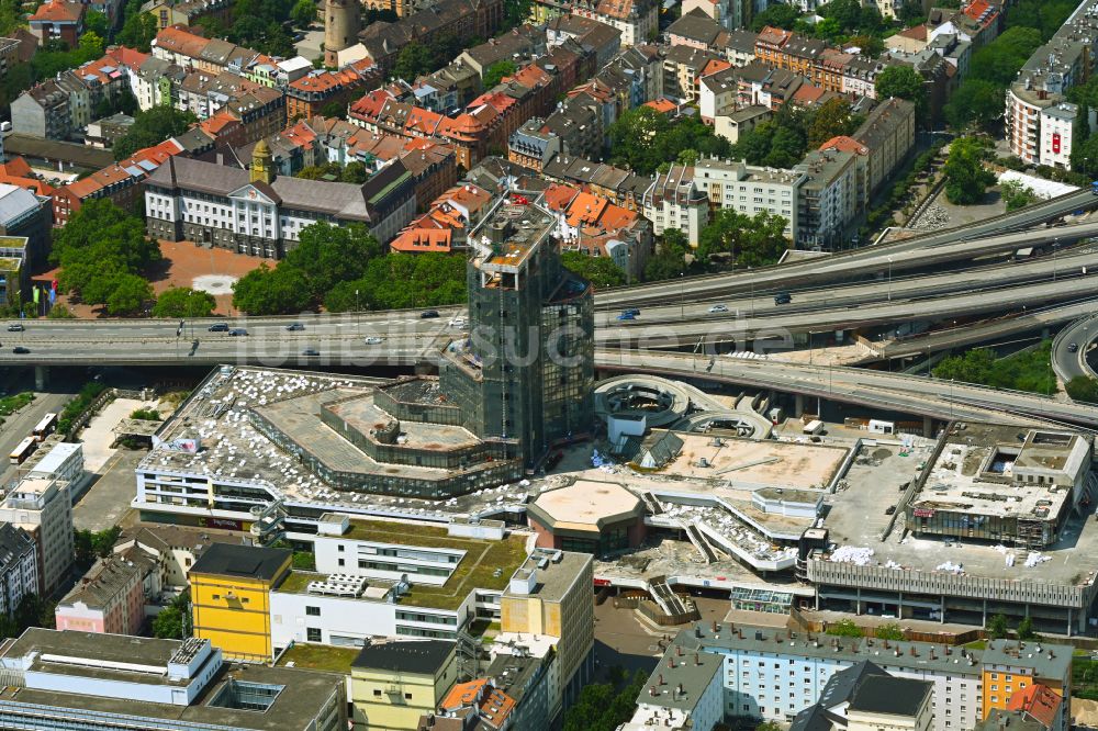 Ludwigshafen am Rhein aus der Vogelperspektive: Abrissarbeiten am Gebäudekomplex des ehemaligen Einkaufszentrum RATHAUS CENTER in Ludwigshafen am Rhein im Bundesland Rheinland-Pfalz, Deutschland