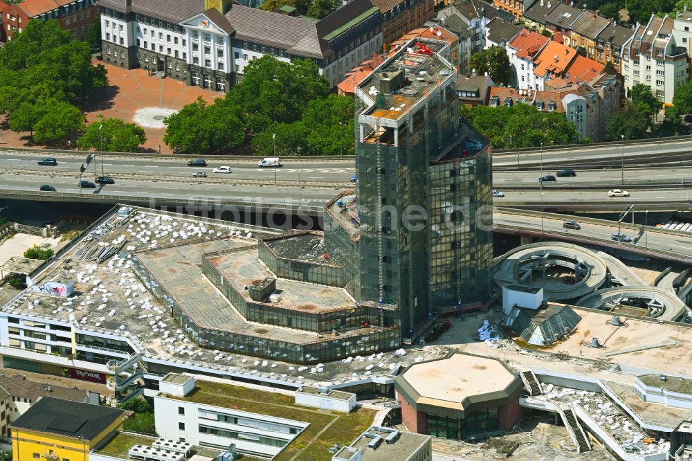 Luftbild Ludwigshafen am Rhein - Abrissarbeiten am Gebäudekomplex des ehemaligen Einkaufszentrum RATHAUS CENTER in Ludwigshafen am Rhein im Bundesland Rheinland-Pfalz, Deutschland