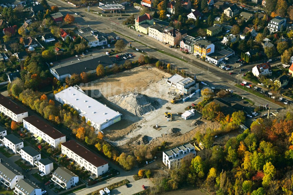 Luftaufnahme Berlin - Abrissarbeiten am Gebäudekomplex des ehemaligen Einkaufszentrum REWE und ALDI in Berlin, Deutschland