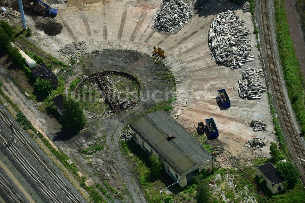 Luftaufnahme Halberstadt - Abrißarbeiten auf dem Gelände des Bahn- Betriebswerkes in Halberstadt im Bundesland Sachsen-Anhalt