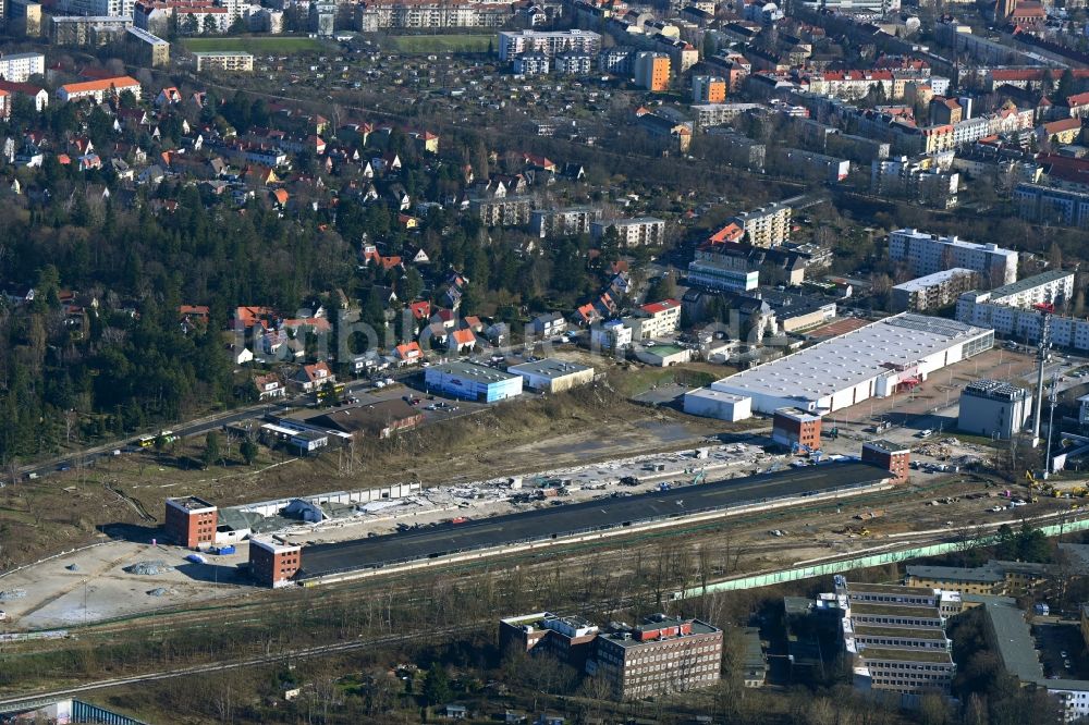 Luftbild Berlin - Abrißarbeiten auf dem Gelände der ehemaligen Logistikzentrum- Ruine an der Tejastraße in Berlin, Deutschland