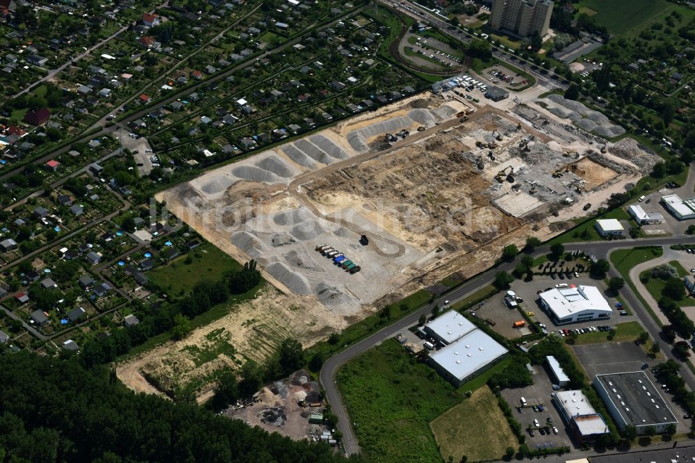 Magdeburg von oben - Abrißarbeiten auf dem Gelände der ehemaligen Milchhof Magdeburg GmbH und Erschließungsarbeiten für den Neubau eines IKEA- Einrichtungshauses - Möbelmarkt in Magdeburg im Bundesland Sachsen-Anhalt