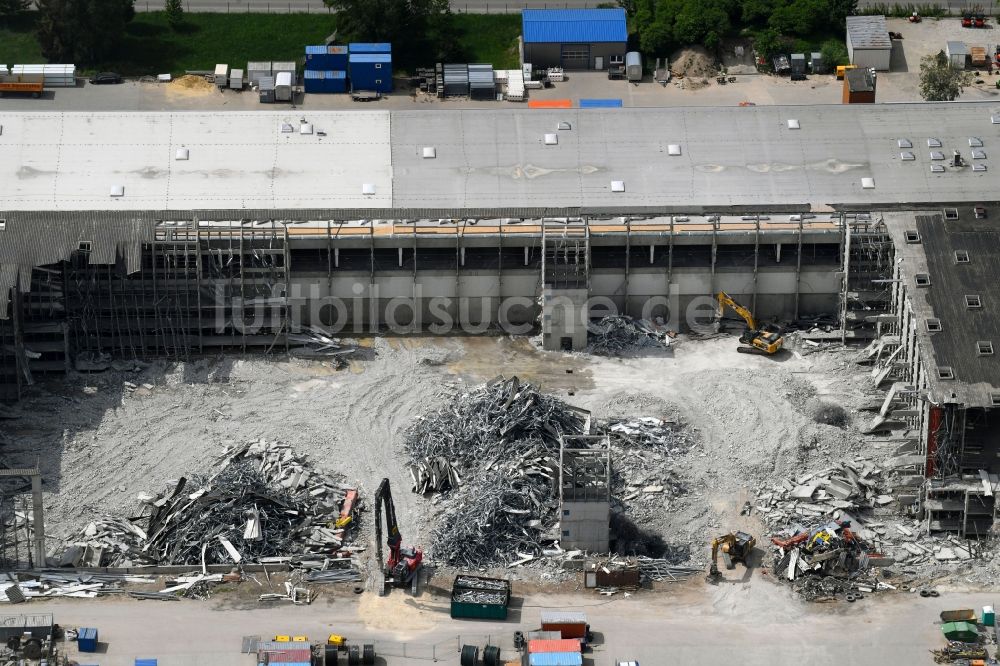 Ingolstadt aus der Vogelperspektive: Abrißarbeiten auf dem Gelände der Industrie- Ruine an der Bunsenstraße in Ingolstadt im Bundesland Bayern, Deutschland