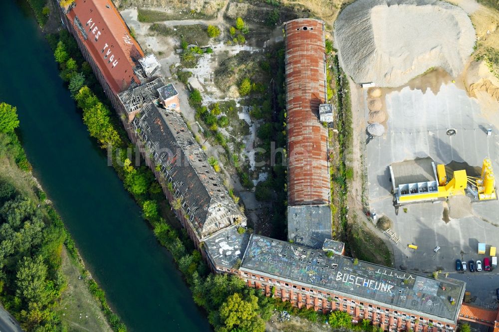 Luftaufnahme Hannover - Abrißarbeiten auf dem Gelände der Industrie- Ruine Conti an der Kanalstraße im Ortsteil Linden-Limmer in Hannover im Bundesland Niedersachsen, Deutschland