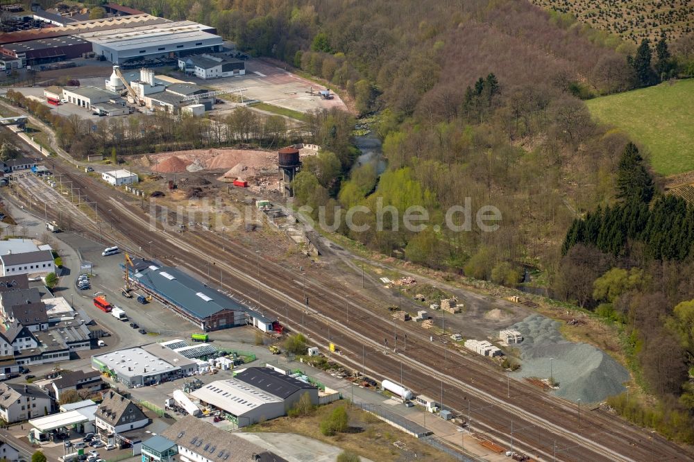 Bestwig aus der Vogelperspektive: Abrißarbeiten auf dem Gelände der Industrie- Ruine des ehemaligen Lokschuppens in Bestwig im Bundesland Nordrhein-Westfalen