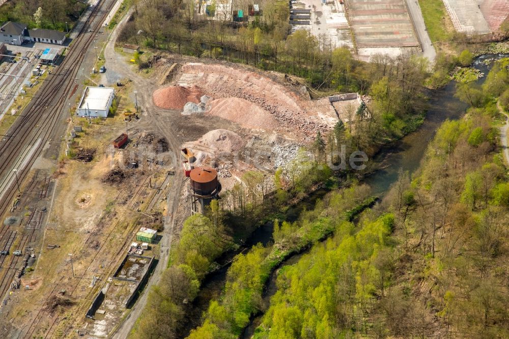 Bestwig von oben - Abrißarbeiten auf dem Gelände der Industrie- Ruine des ehemaligen Lokschuppens in Bestwig im Bundesland Nordrhein-Westfalen