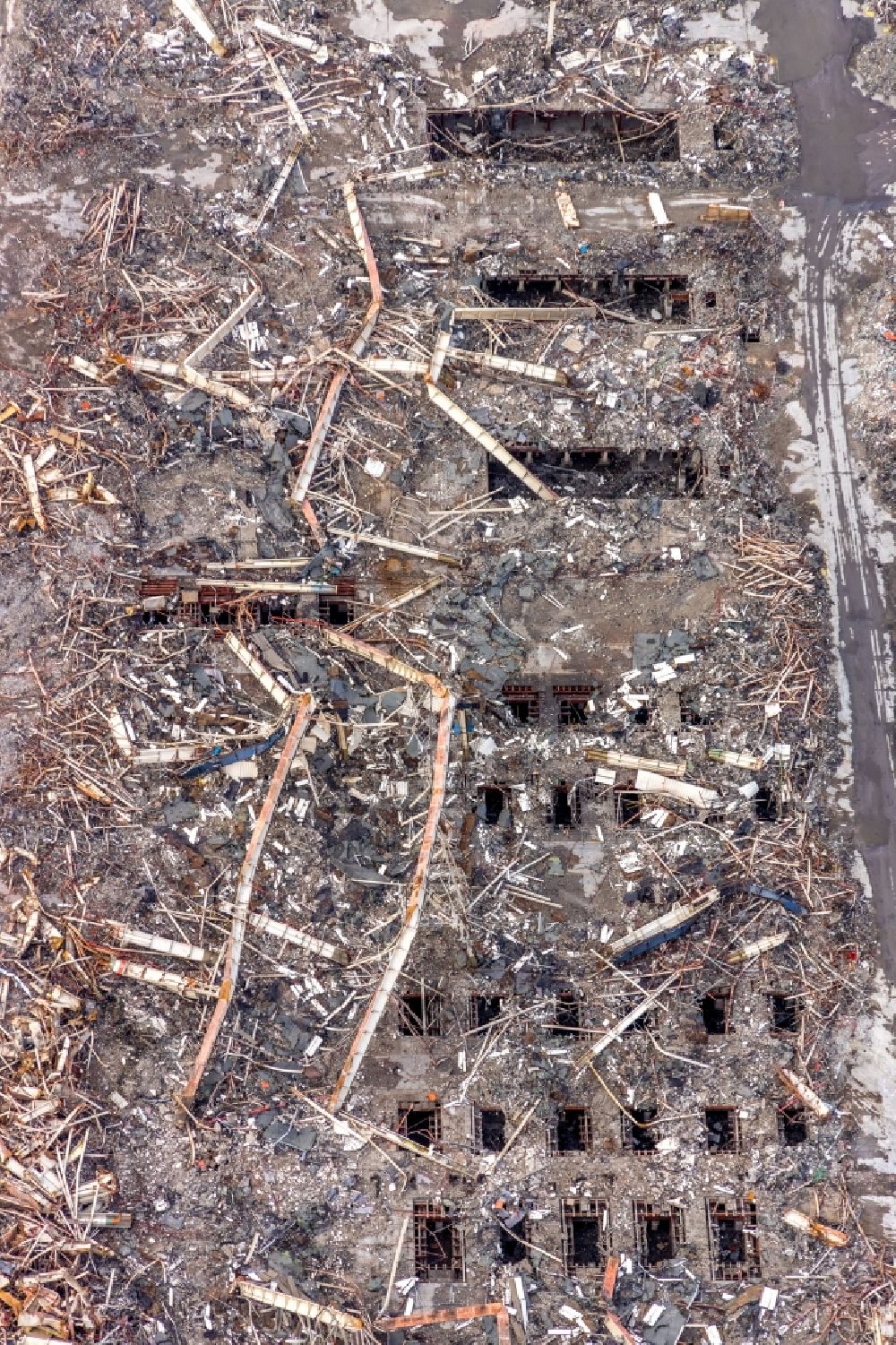 Luftbild Bochum - Abrißarbeiten auf dem Gelände der Industrie- Ruine des ehemaligen OPEL- Werkes im Ortsteil Laer in Bochum im Bundesland Nordrhein-Westfalen, Deutschland