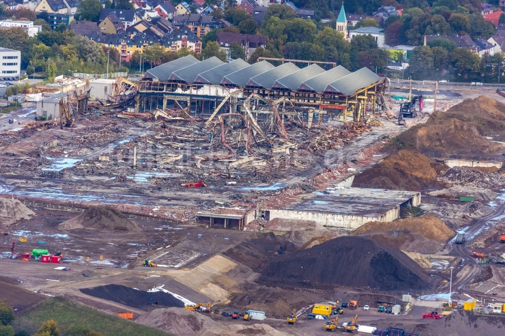 Bochum aus der Vogelperspektive: Abrißarbeiten auf dem Gelände der Industrie- Ruine des ehemaligen OPEL- Werkes im Ortsteil Laer in Bochum im Bundesland Nordrhein-Westfalen, Deutschland