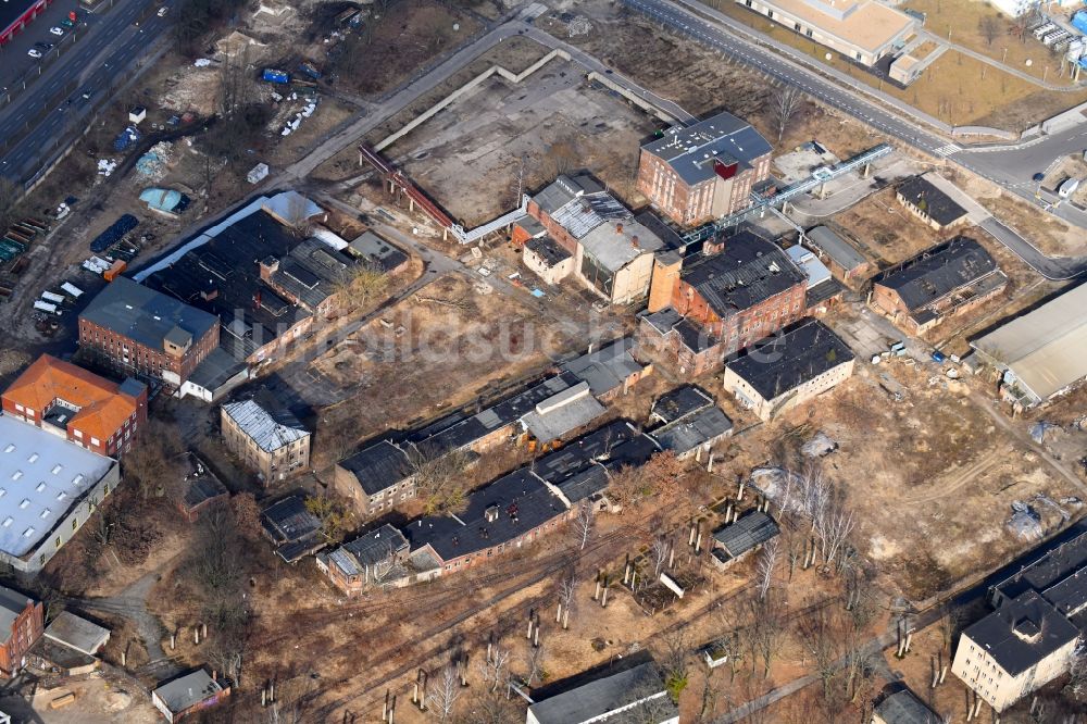 Berlin von oben - Abrißarbeiten auf dem Gelände der Industrie- Ruine Glienicker Weg - Nipkowstraße im Ortsteil Adlershof in Berlin, Deutschland