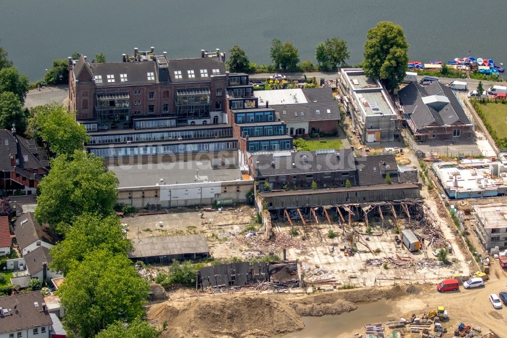 Luftaufnahme Essen - Abrißarbeiten auf dem Gelände der Industrie- Ruine an der Seepromenade in Kettwig in Essen im Bundesland Nordrhein-Westfalen