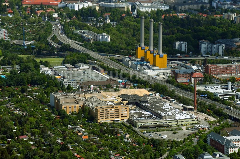 Berlin aus der Vogelperspektive: Abrißarbeiten auf dem Gelände der Industrie- Ruine Tabakfabrik Reemtsma im Ortsteil Schmargendorf in Berlin, Deutschland