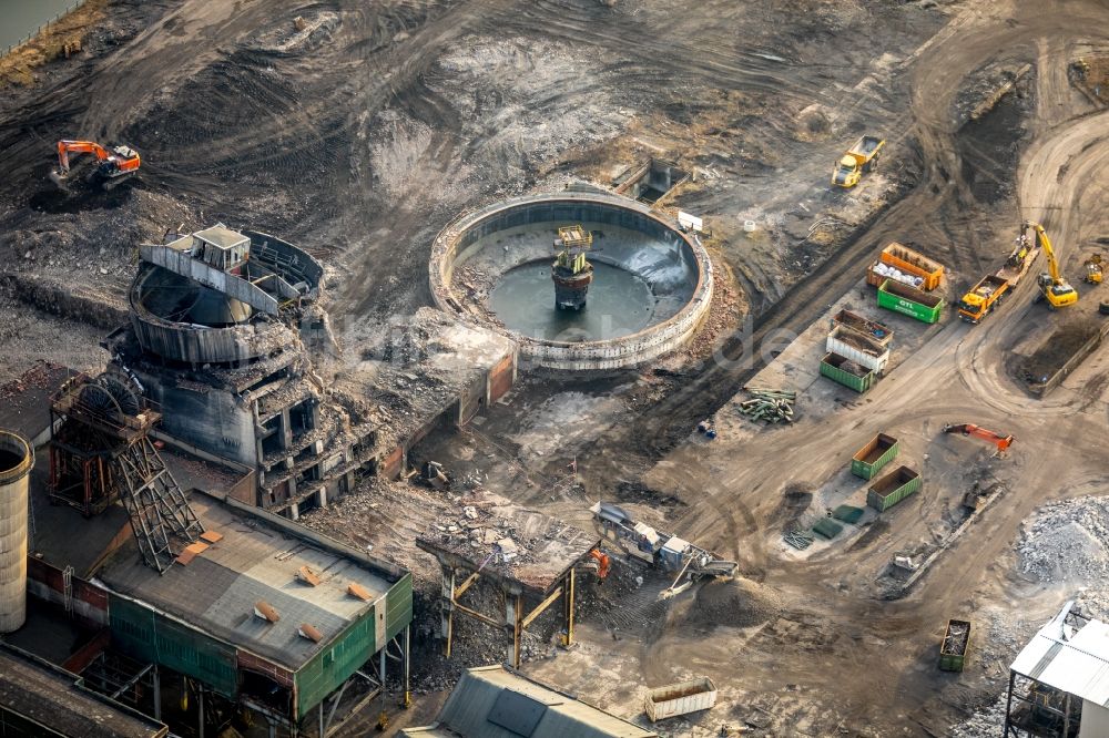 Hamm aus der Vogelperspektive: Abrißarbeiten auf dem Gelände der Industrie- Ruine Zeche Heinrich Robert nach misslungener Sprengung in Hamm im Bundesland Nordrhein-Westfalen, Deutschland