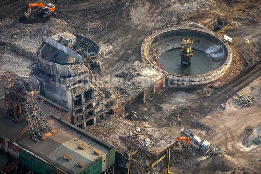 Luftbild Hamm - Abrißarbeiten auf dem Gelände der Industrie- Ruine Zeche Heinrich Robert nach misslungener Sprengung in Hamm im Bundesland Nordrhein-Westfalen, Deutschland