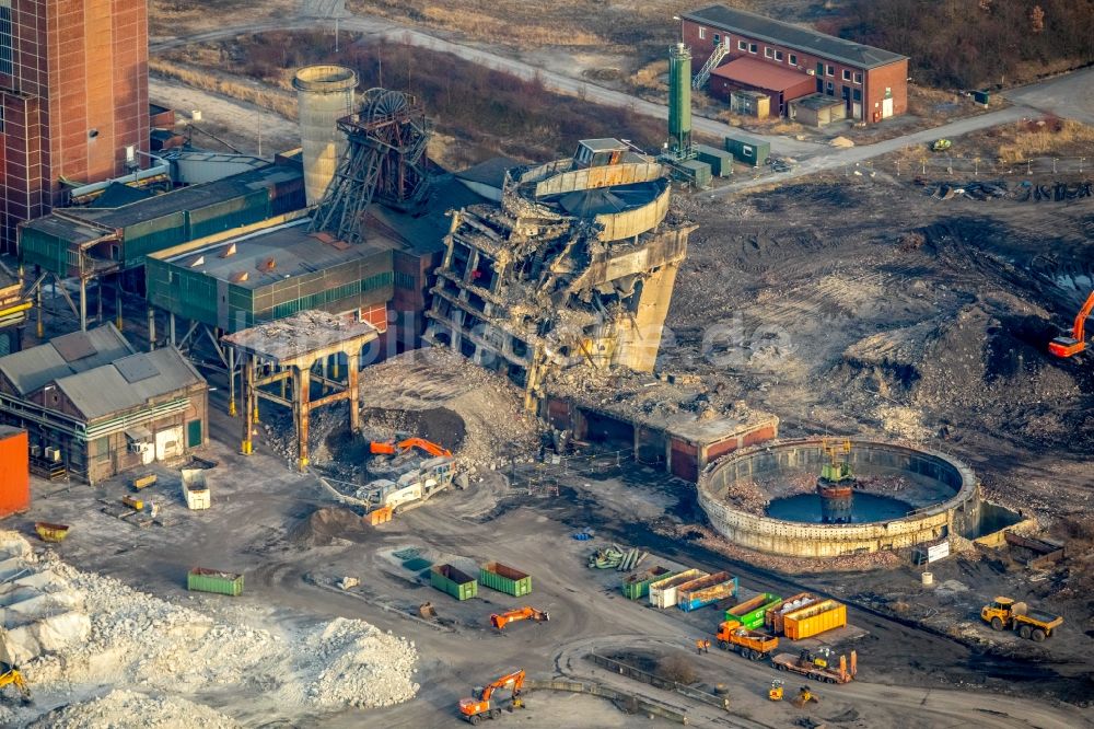 Luftbild Hamm - Abrißarbeiten auf dem Gelände der Industrie- Ruine Zeche Heinrich Robert nach misslungener Sprengung in Hamm im Bundesland Nordrhein-Westfalen, Deutschland