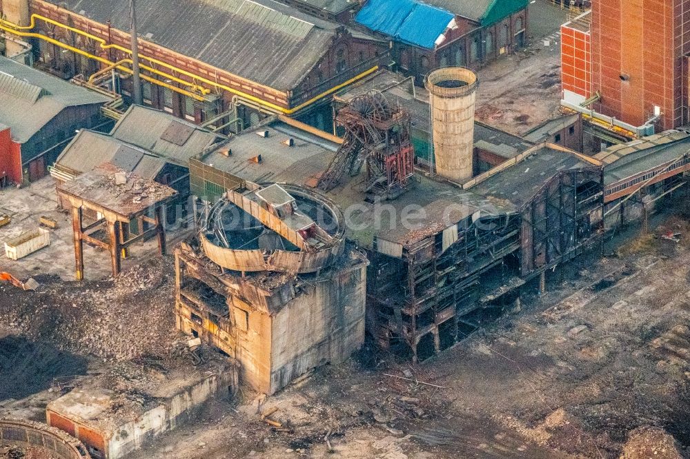 Luftaufnahme Hamm - Abrißarbeiten auf dem Gelände der Industrie- Ruine Zeche Heinrich Robert nach misslungener Sprengung in Hamm im Bundesland Nordrhein-Westfalen, Deutschland