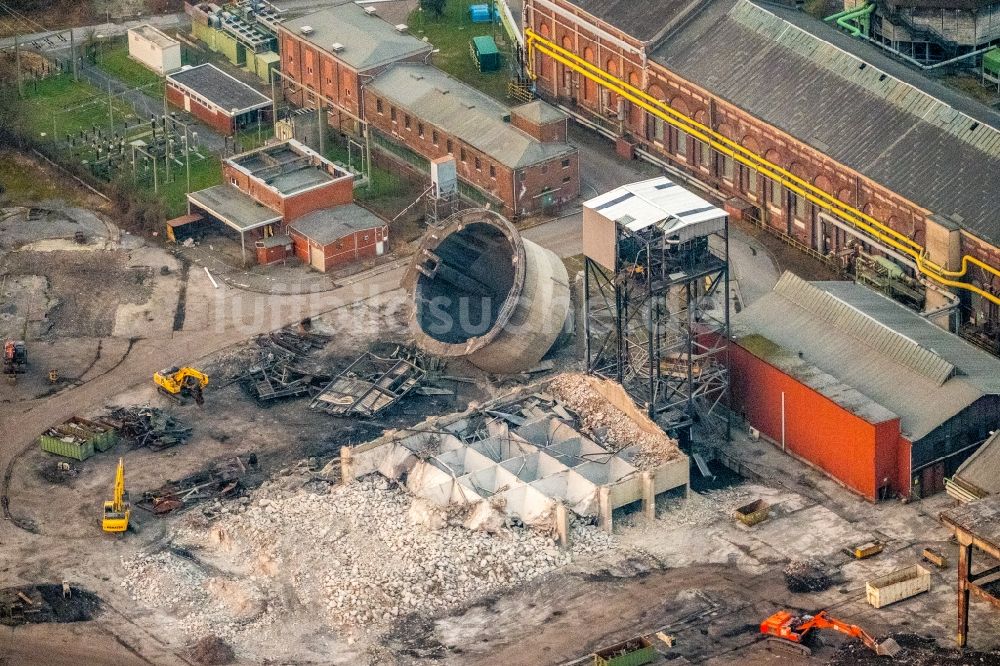 Hamm von oben - Abrißarbeiten auf dem Gelände der Industrie- Ruine Zeche Heinrich Robert nach misslungener Sprengung in Hamm im Bundesland Nordrhein-Westfalen, Deutschland