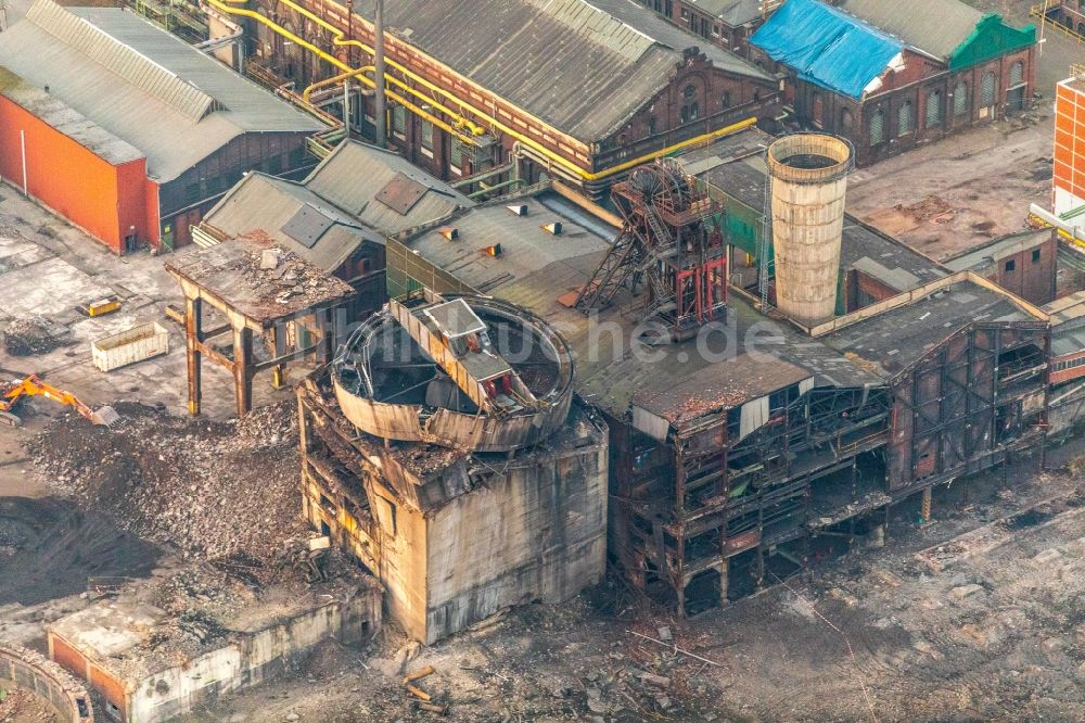 Luftaufnahme Hamm - Abrißarbeiten auf dem Gelände der Industrie- Ruine Zeche Heinrich Robert nach misslungener Sprengung in Hamm im Bundesland Nordrhein-Westfalen, Deutschland